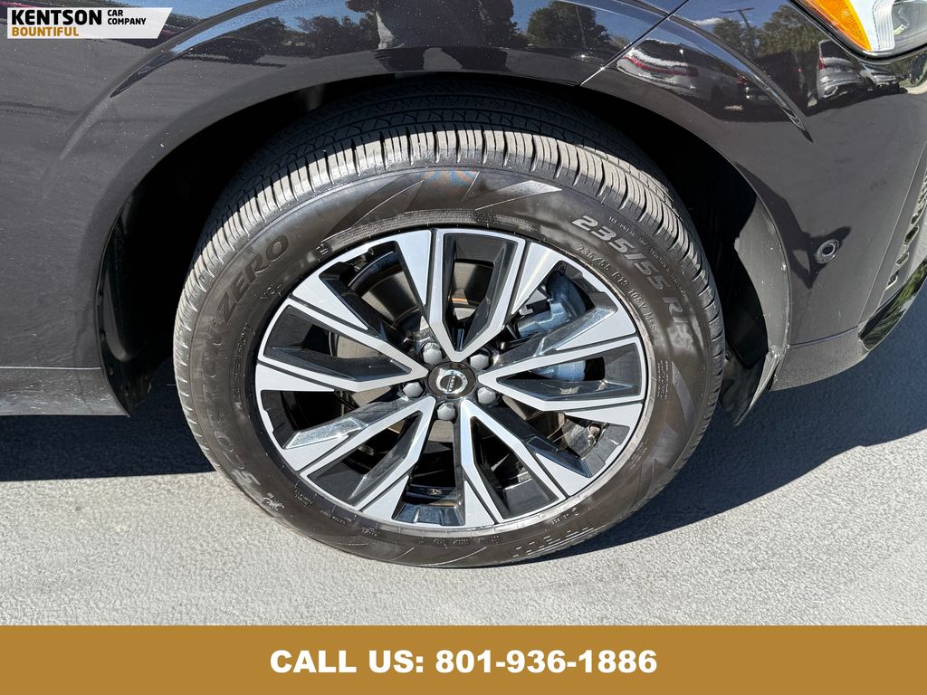 2025 Volvo XC60 B5 Plus photo 15