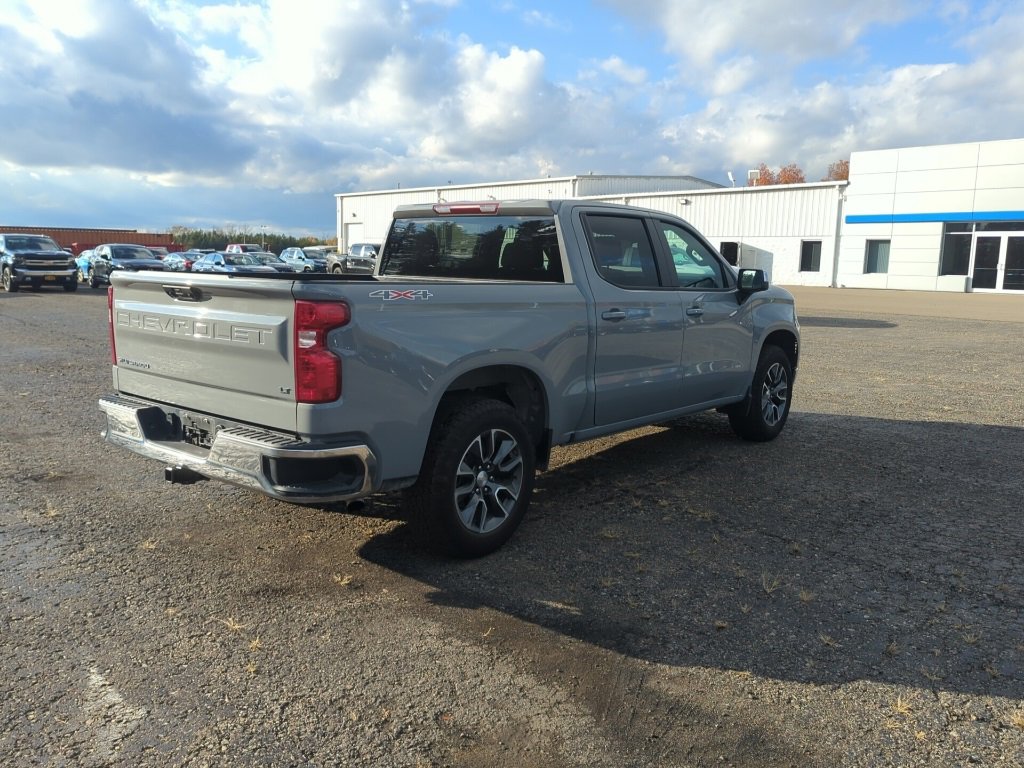 2024 Chevrolet Silverado 1500 LT photo 4