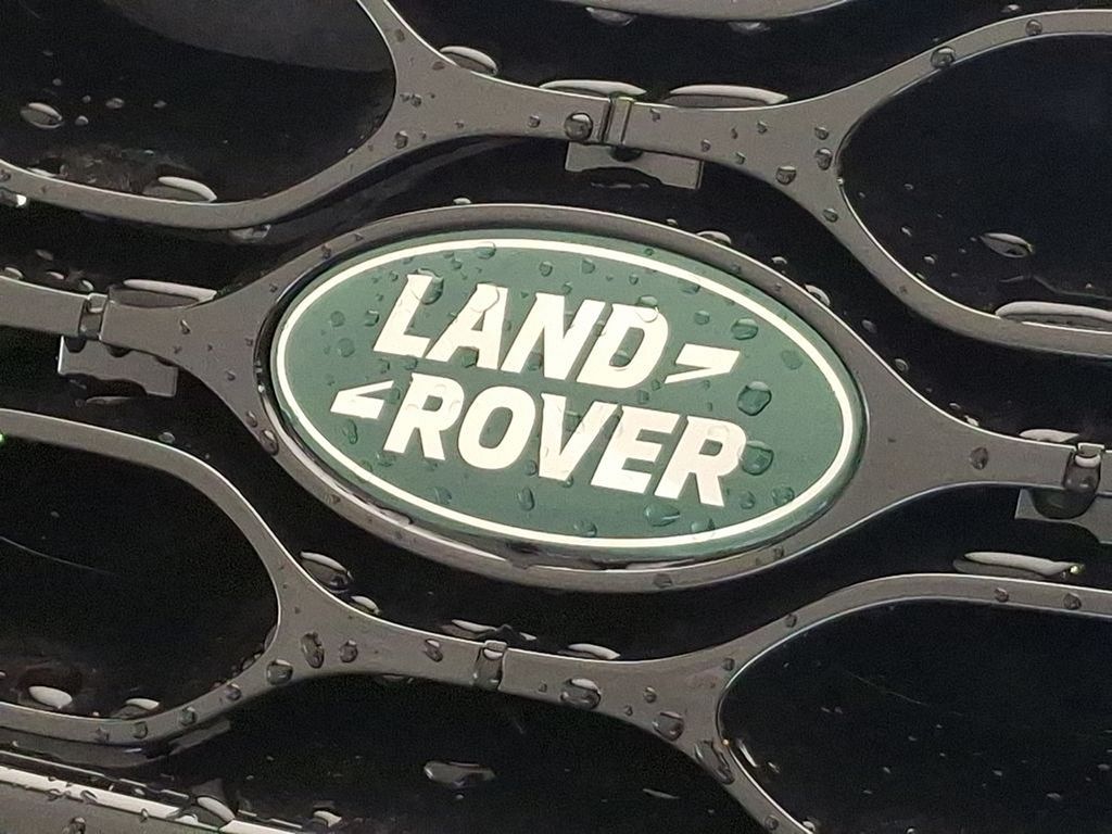 2025 Land Rover Discovery Sport S photo 13