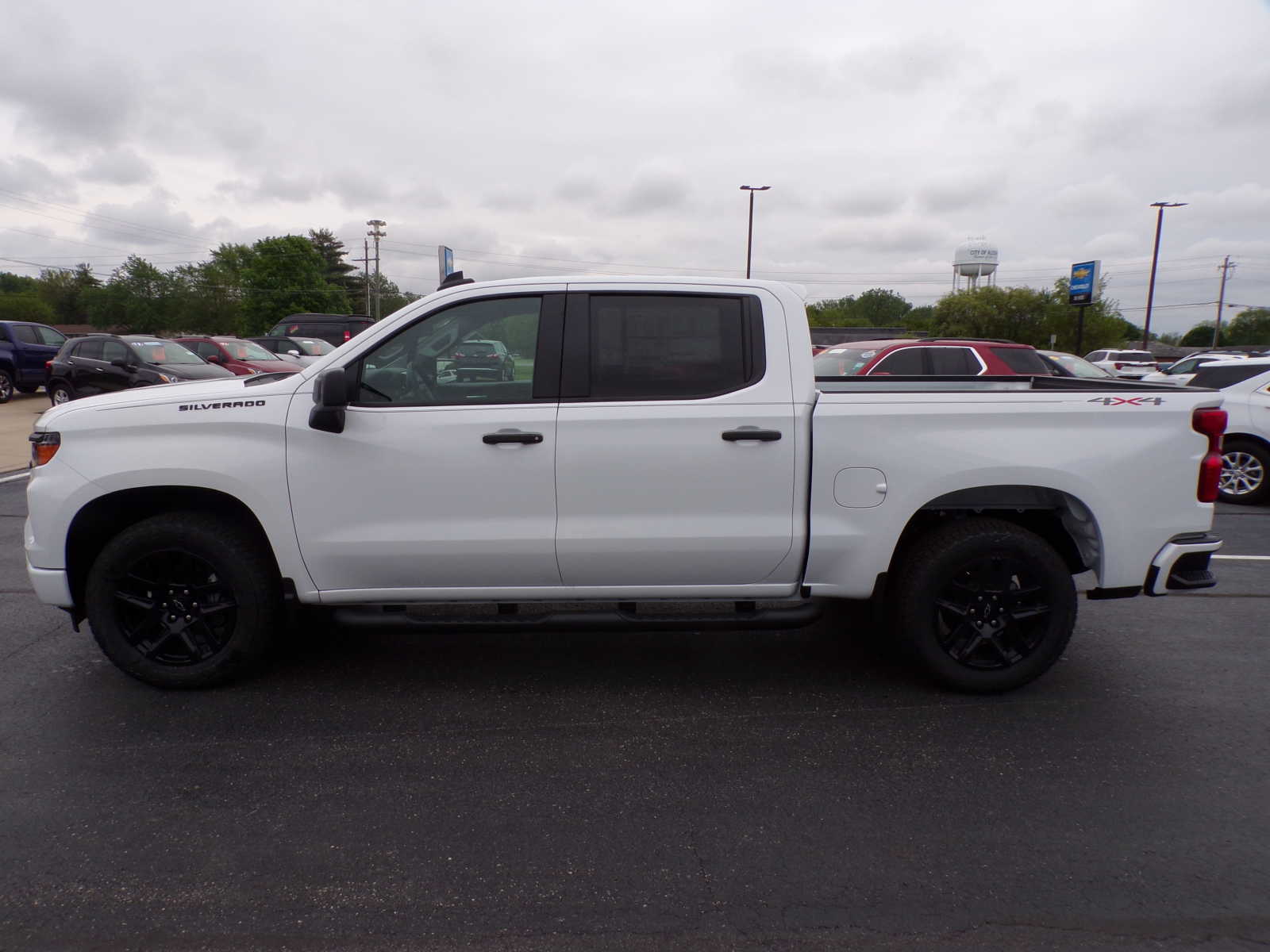 2024 Chevrolet Silverado 1500 Custom photo 4