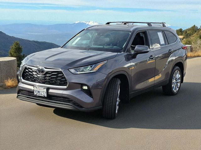 2022 Toyota Highlander Limited photo 4