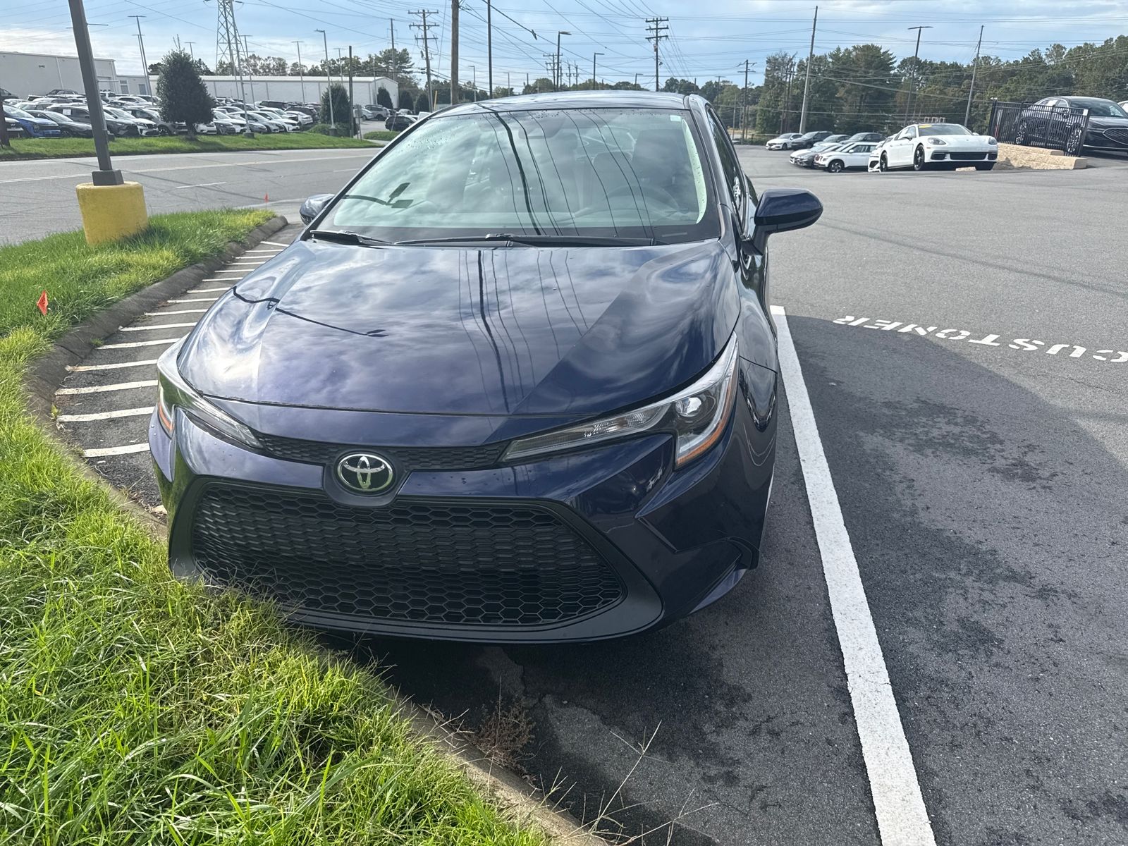 2022 Toyota Corolla LE photo 2