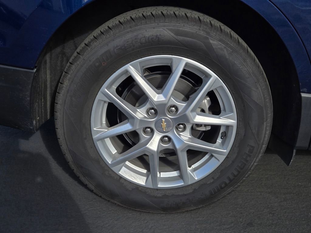 2022 Chevrolet Equinox LS photo 3