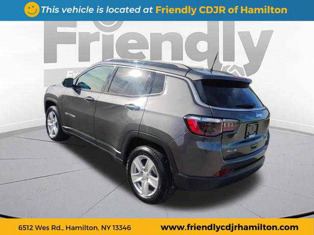 2022 Jeep Compass Latitude photo 2