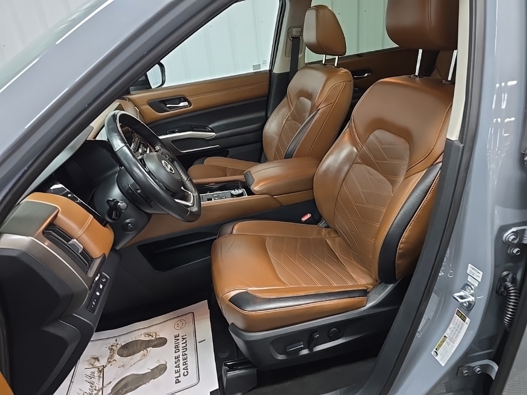 2023 Nissan Pathfinder Platinum photo 29