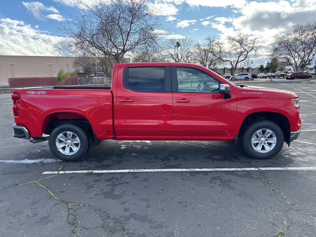 2025 Chevrolet Silverado 1500 LT photo 2