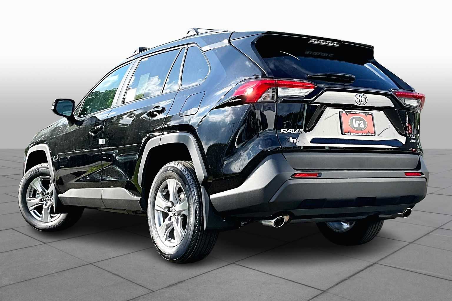 2025 Toyota RAV4 XLE photo 11