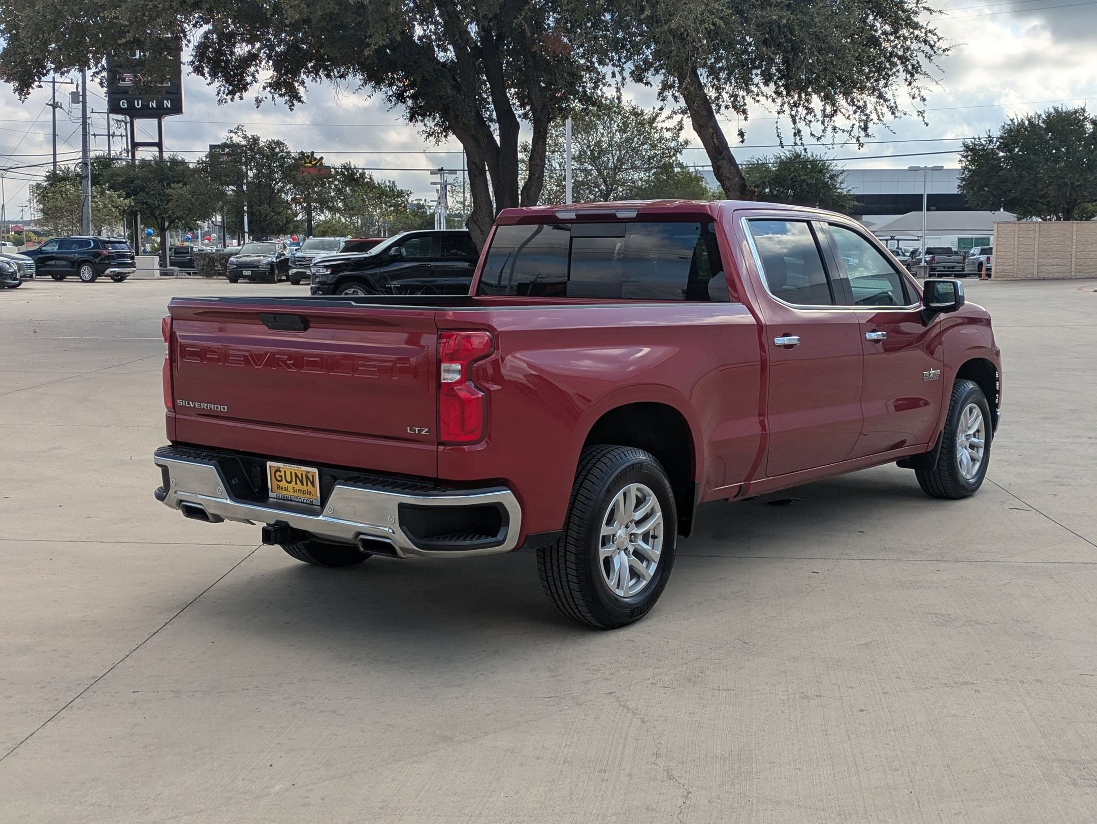 2019 Chevrolet Silverado 1500 LTZ photo 2