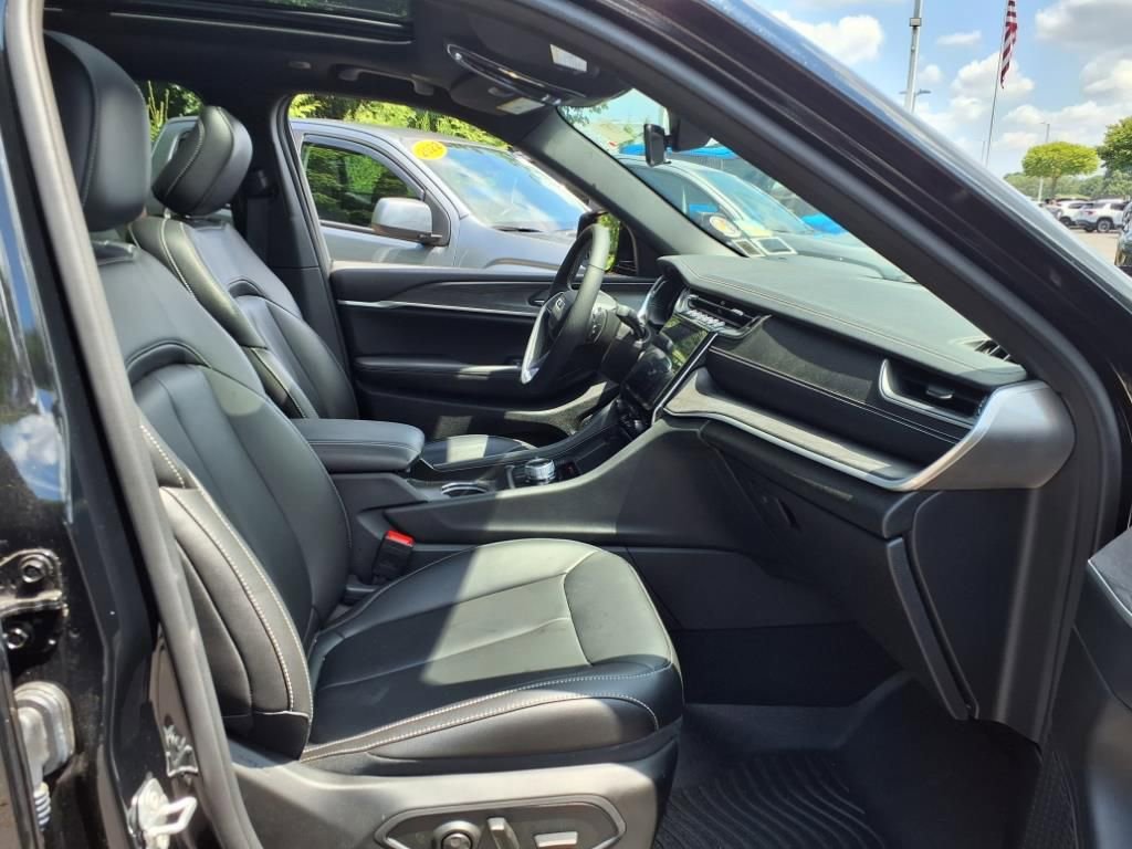 2025 Jeep Grand Cherokee Limited photo 30