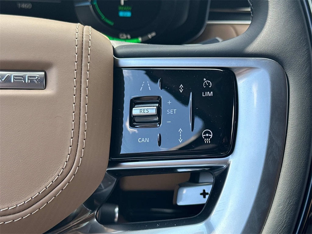 2025 Land Rover Range Rover SE photo 4