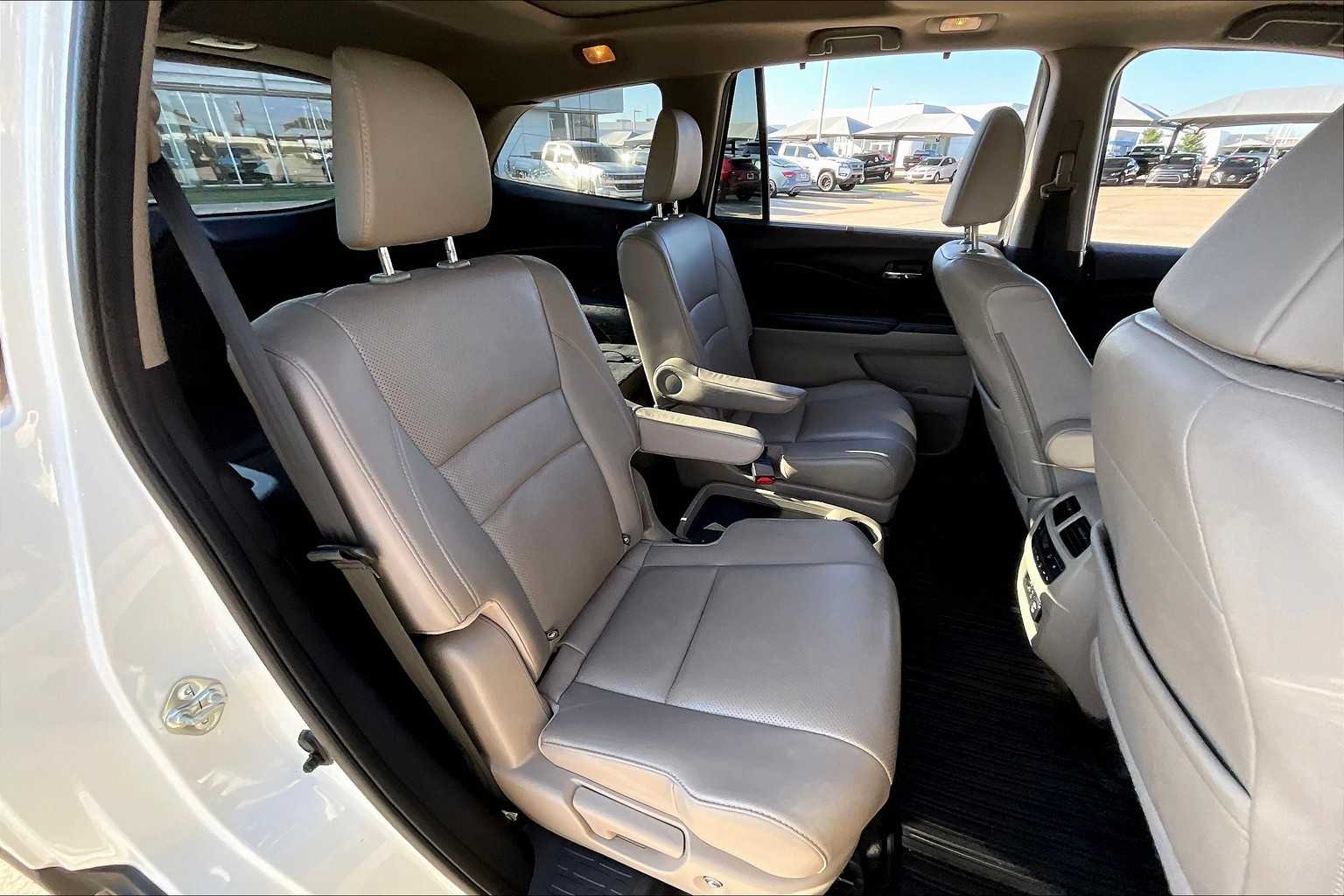 2018 Honda Pilot Elite photo 18
