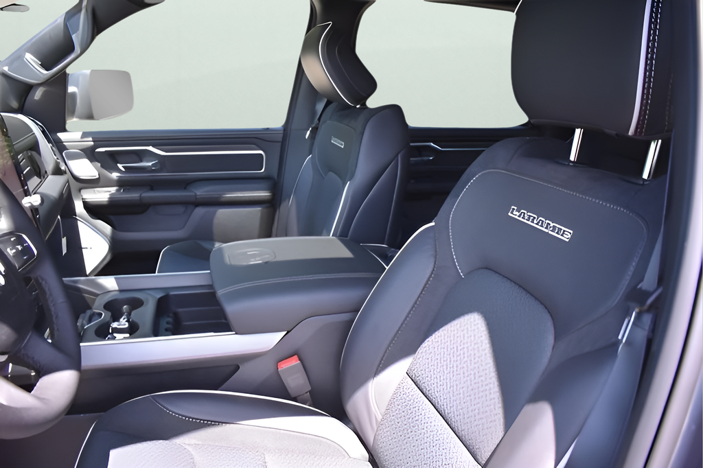 2025 Ram 1500 Laramie photo 11