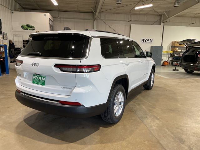 2025 Jeep Grand Cherokee Laredo Altitude photo 8