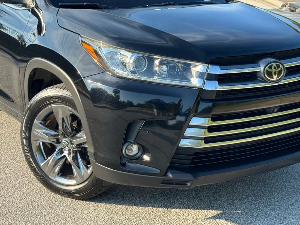 2019 Toyota Highlander Limited Platinum photo 3