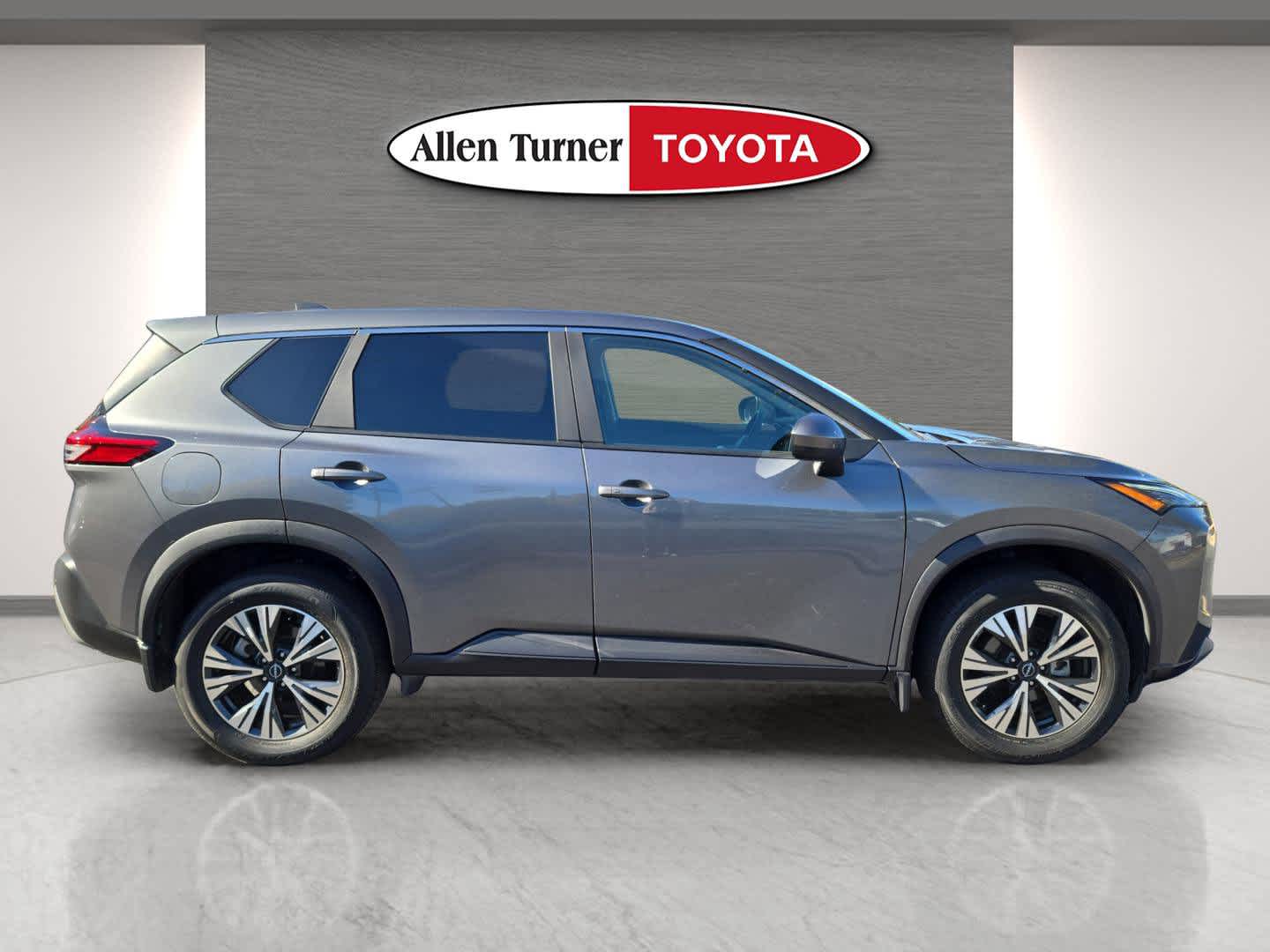 2023 Nissan Rogue SV photo 4