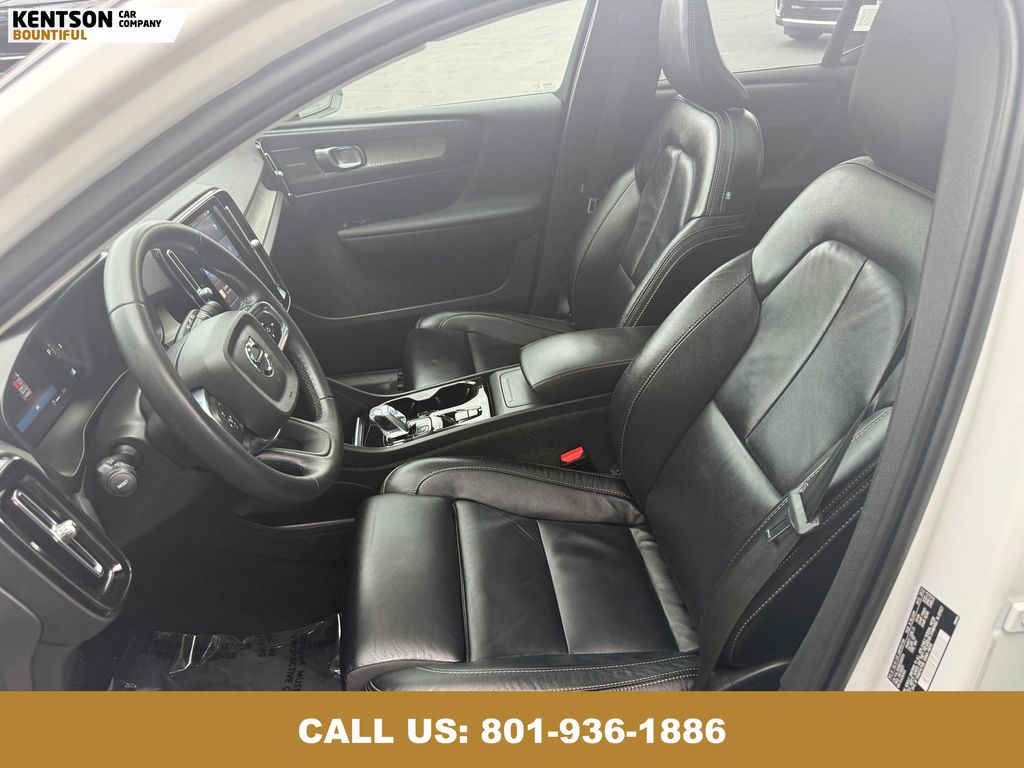 2023 Volvo XC40 AWD Ultimate photo 24