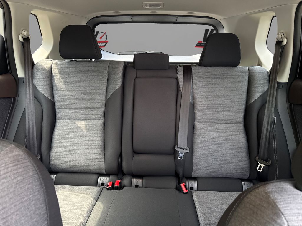 2022 Nissan Rogue SV photo 16
