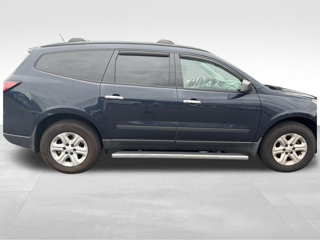 2017 Chevrolet Traverse LS photo 3