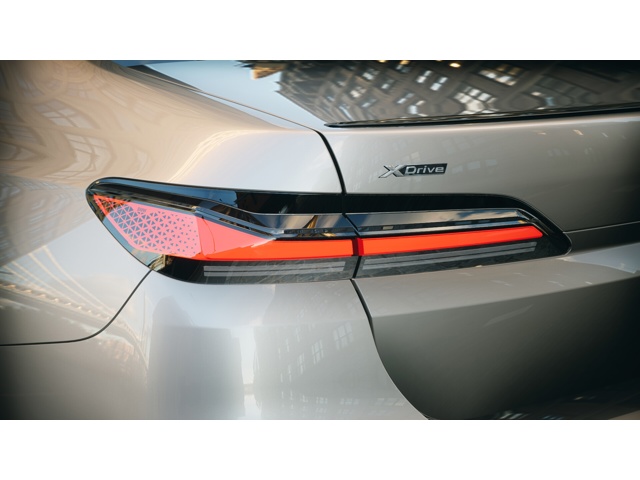 2026 Bmw 750e photo 8
