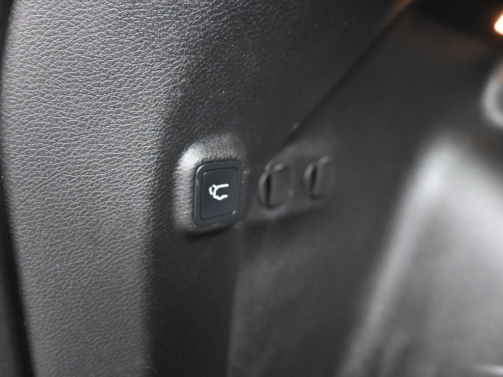 2019 Jeep Cherokee Limited photo 3