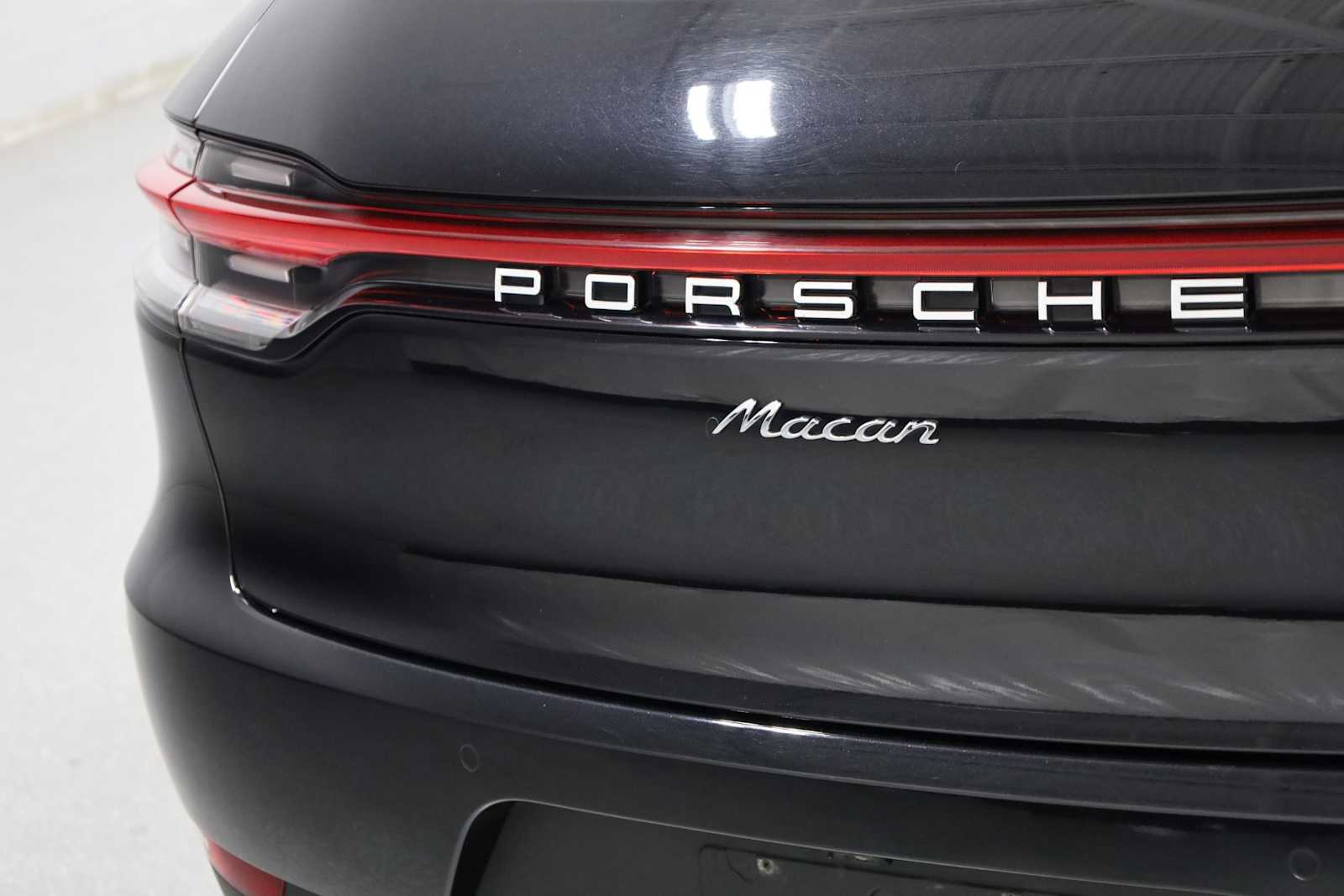 2021 Porsche Macan Base photo 8