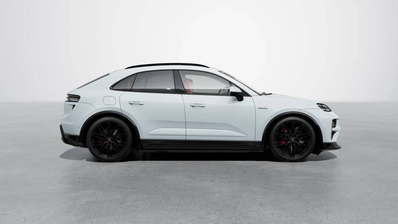 2025 Porsche Macan Turbo Electric photo 4