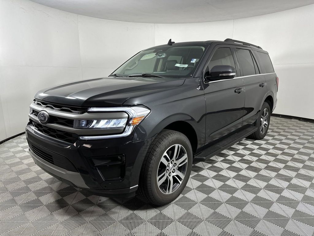 2024 Ford Expedition XLT photo 2