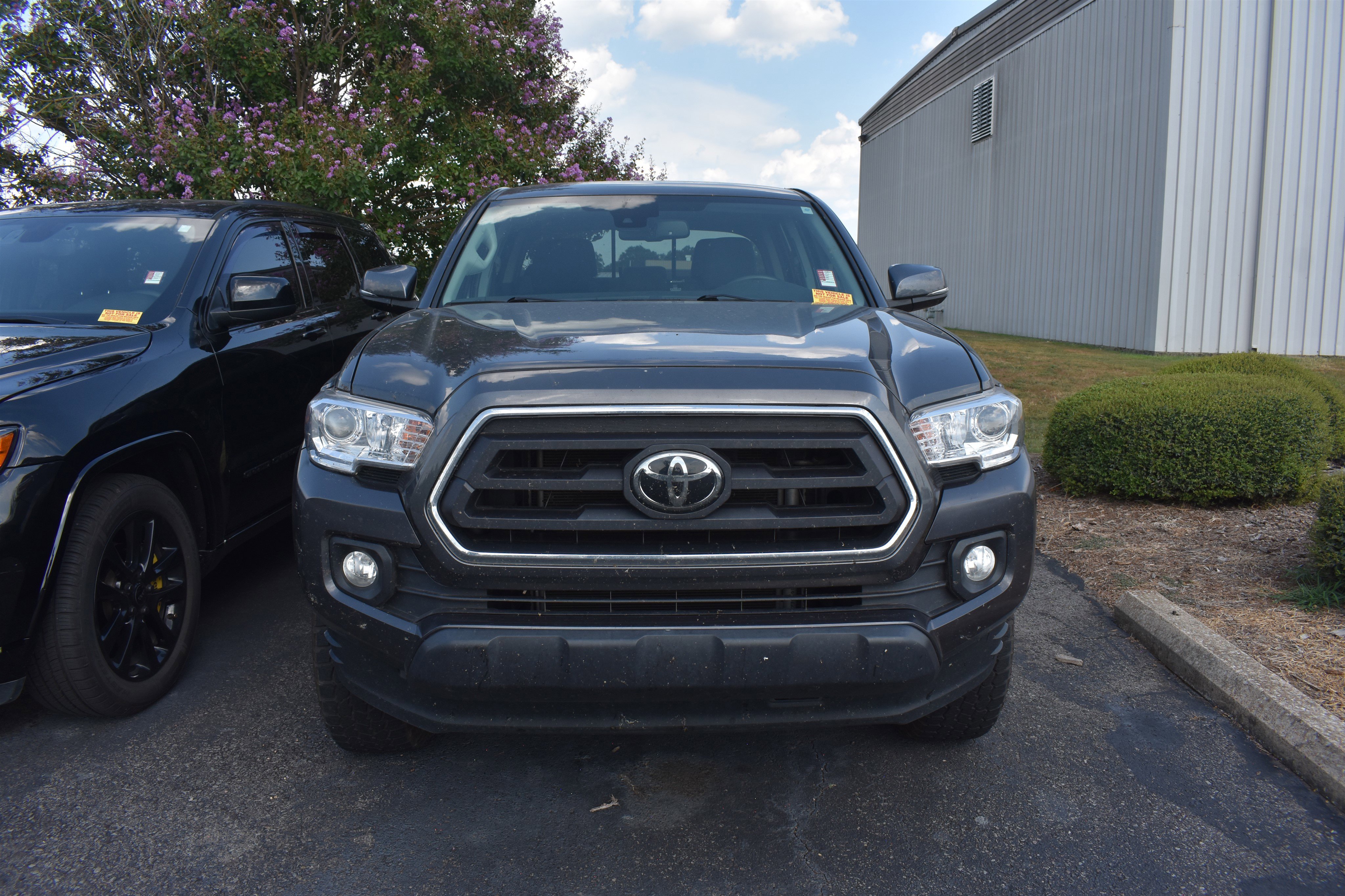 Used 2022 Toyota Tacoma SR5 with VIN 3TMCZ5AN5NM481961 for sale in Little Rock