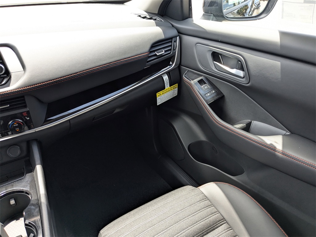 2025 Nissan Rogue SV photo 18