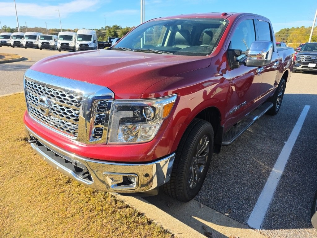 2019 Nissan Titan SL photo 2