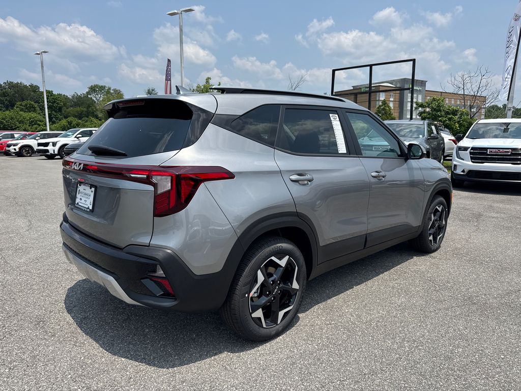 2025 Kia Seltos S photo 2