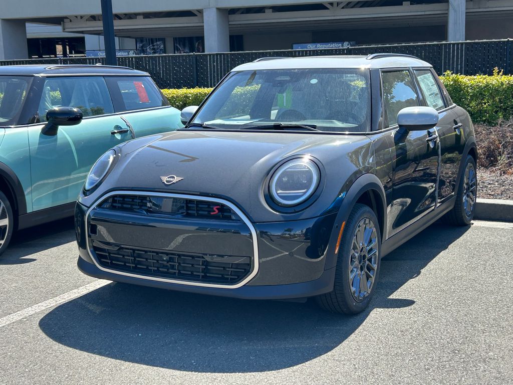 2026 Mini Cooper 4 Door Hardtop Signature photo 2