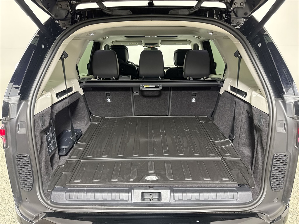 2025 Land Rover Discovery SE photo 21