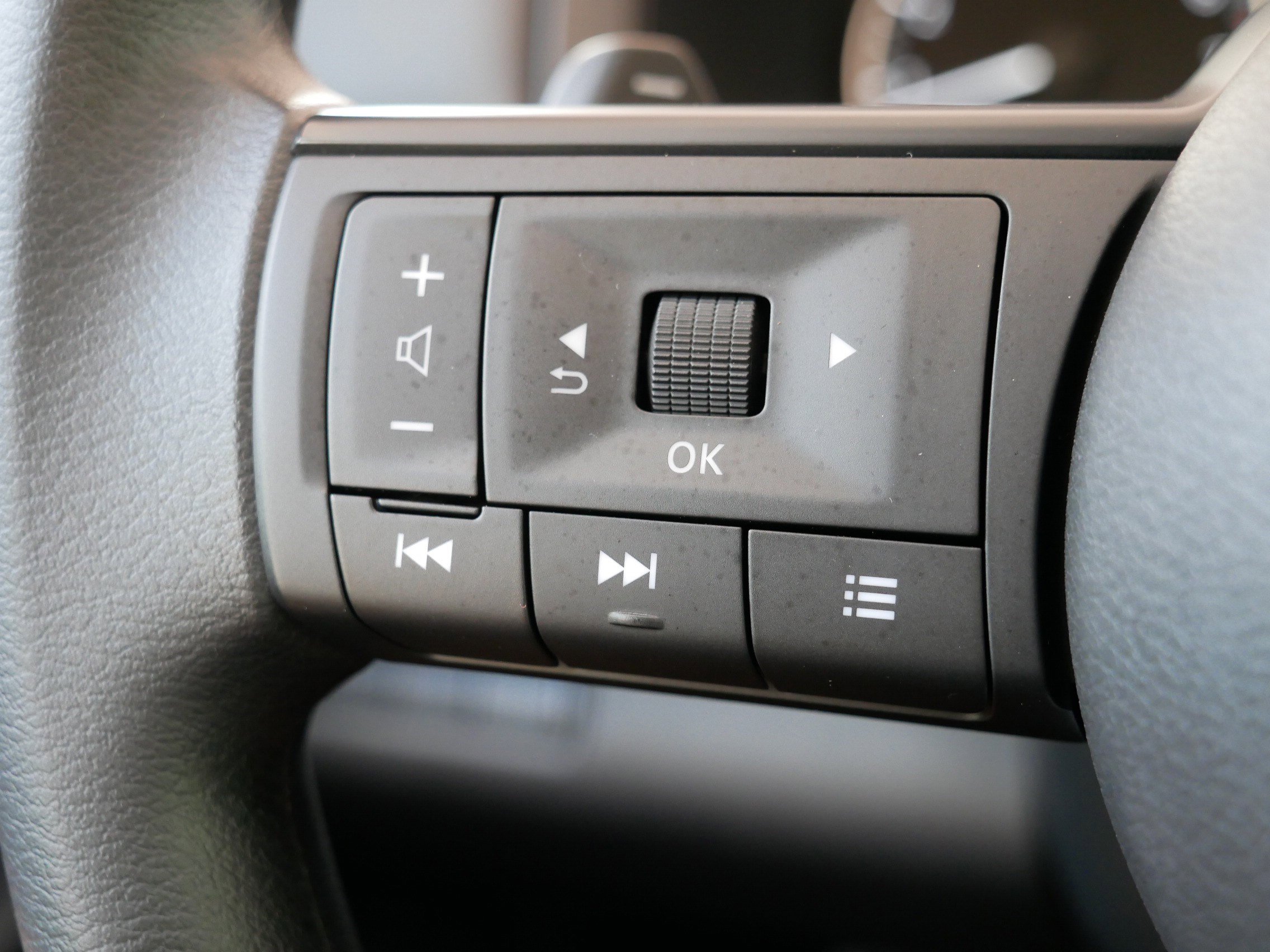 2024 Nissan Pathfinder S photo 23