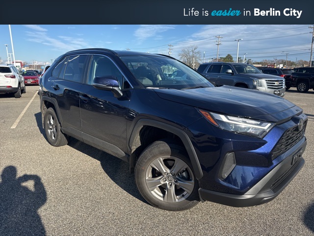 2025 Toyota RAV4 XLE's photo