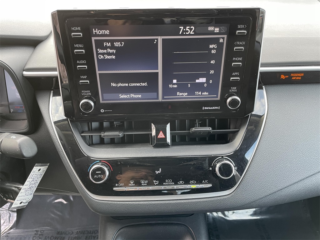 2021 Toyota Corolla LE photo 23