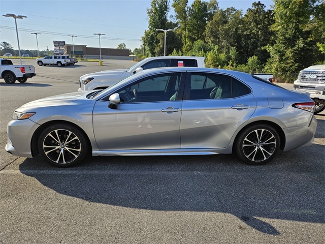 2018 Toyota Camry SE photo 4
