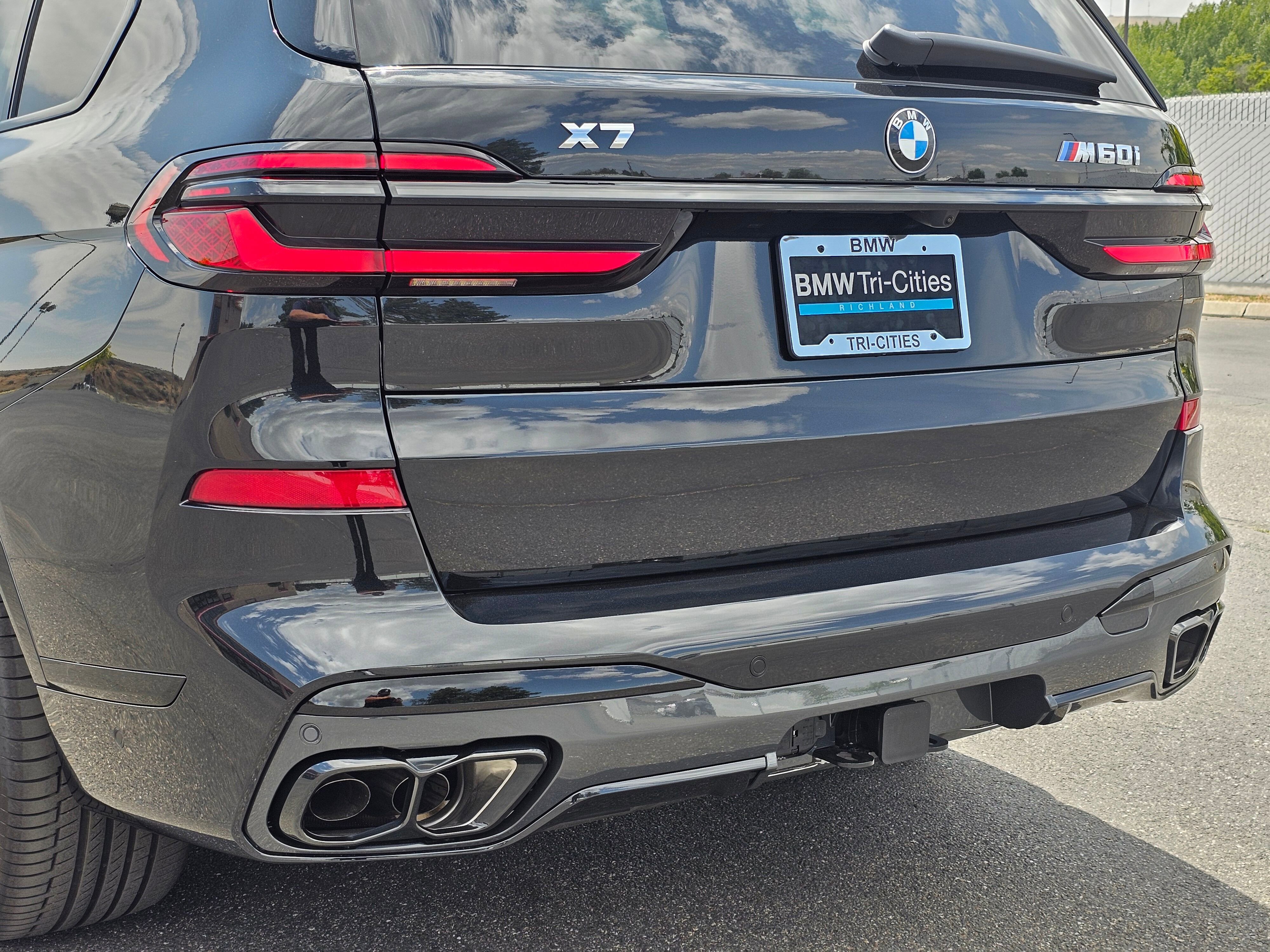 New 2026 Black Sapphire Metallic BMW M60i image 7