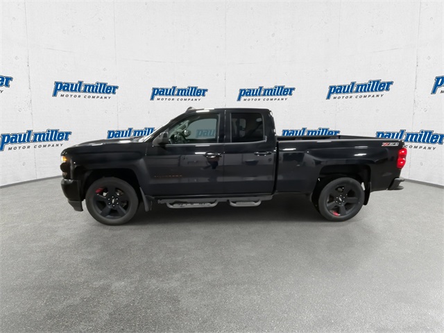 2017 Chevrolet Silverado 1500 LT photo 3