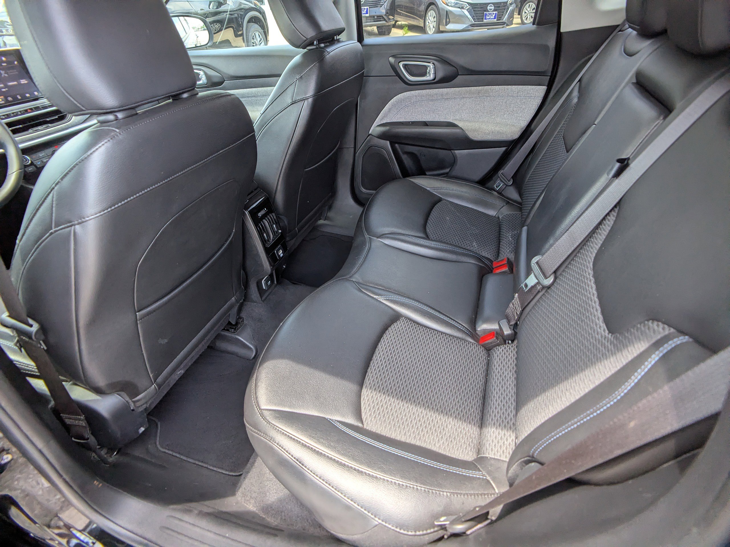 2022 Jeep Compass Latitude photo 3