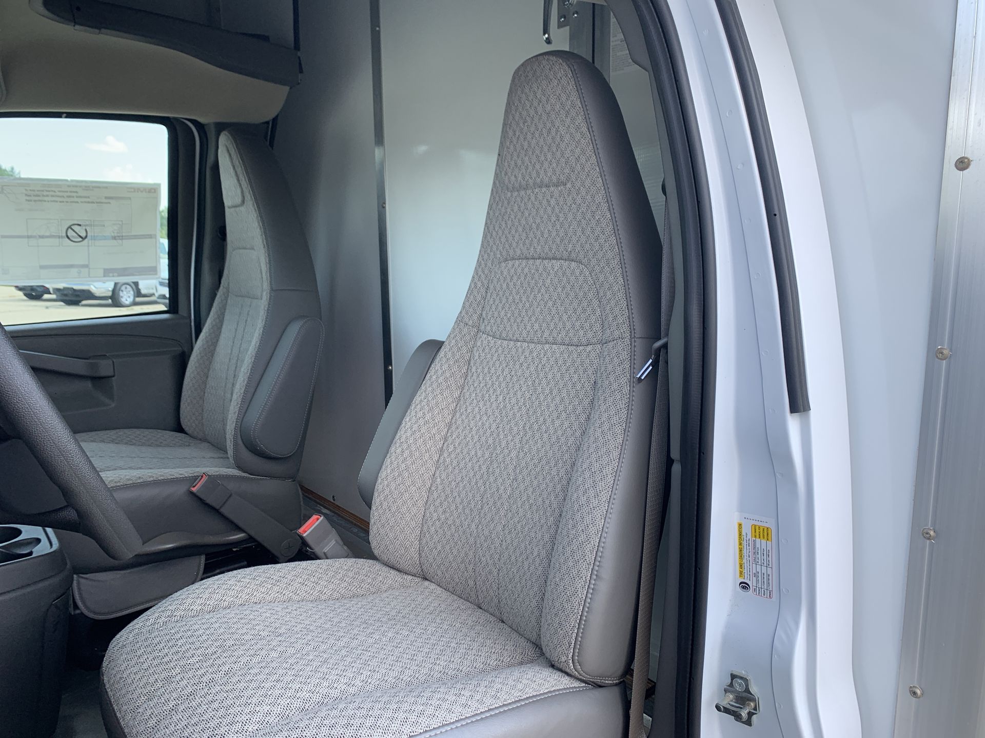 2024 Gmc Savana Cutaway 3500 photo 4