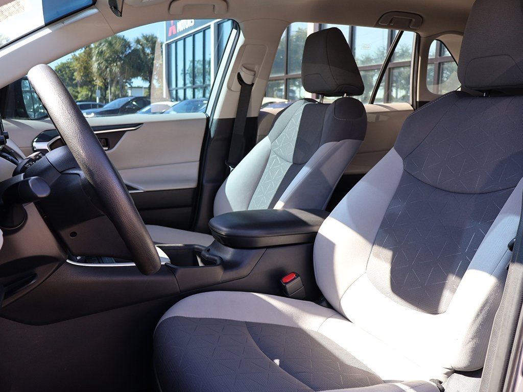 2022 Toyota RAV4 XLE photo 20