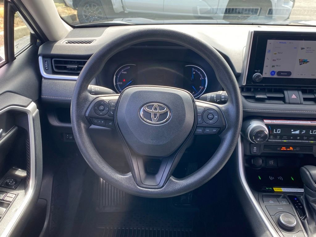 2025 Toyota RAV4 Hybrid XLE photo 8