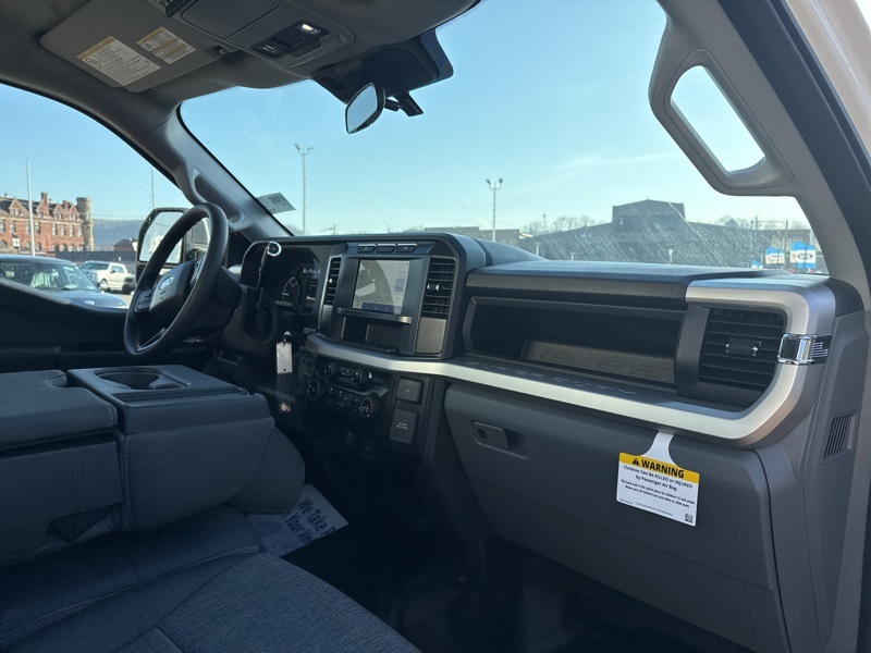 2024 Ford F-600 photo 11
