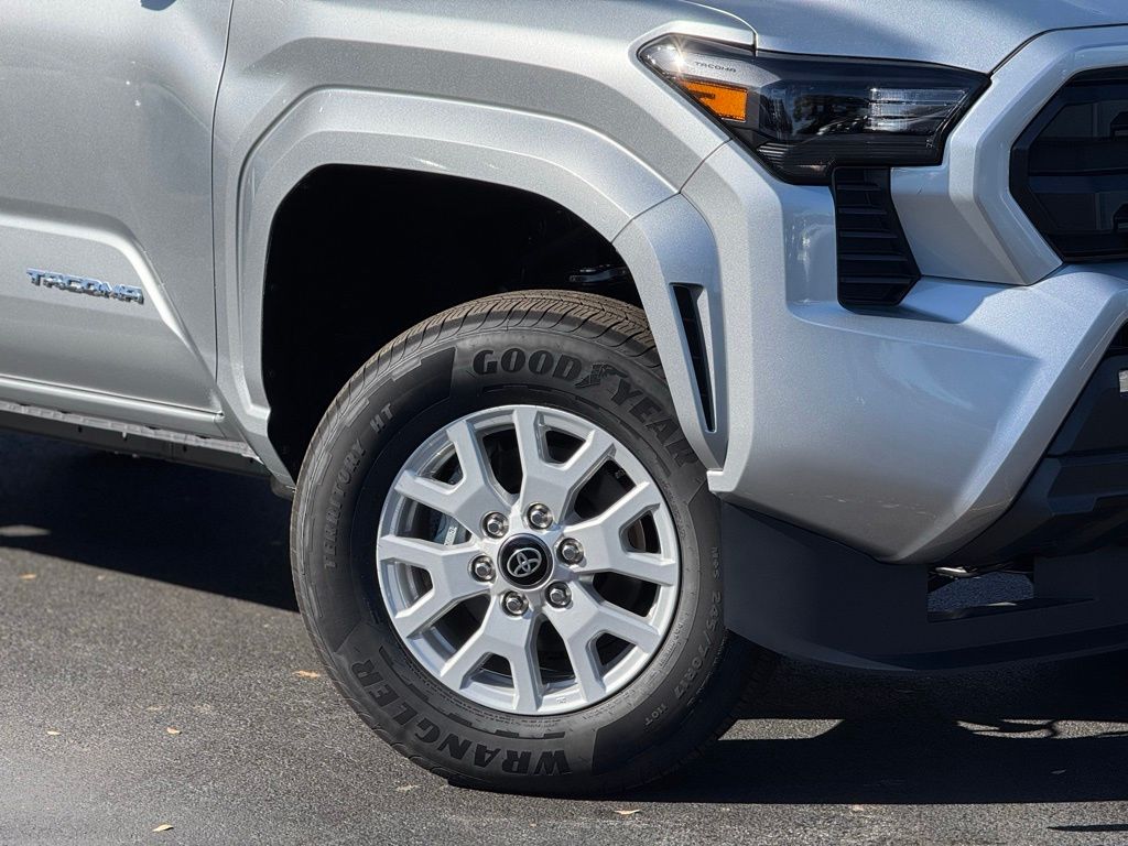 2025 Toyota Tacoma SR5 photo 3