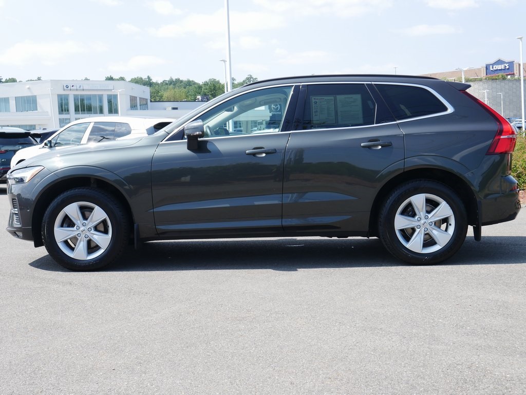 2022 Volvo XC60 B5 Momentum photo 4