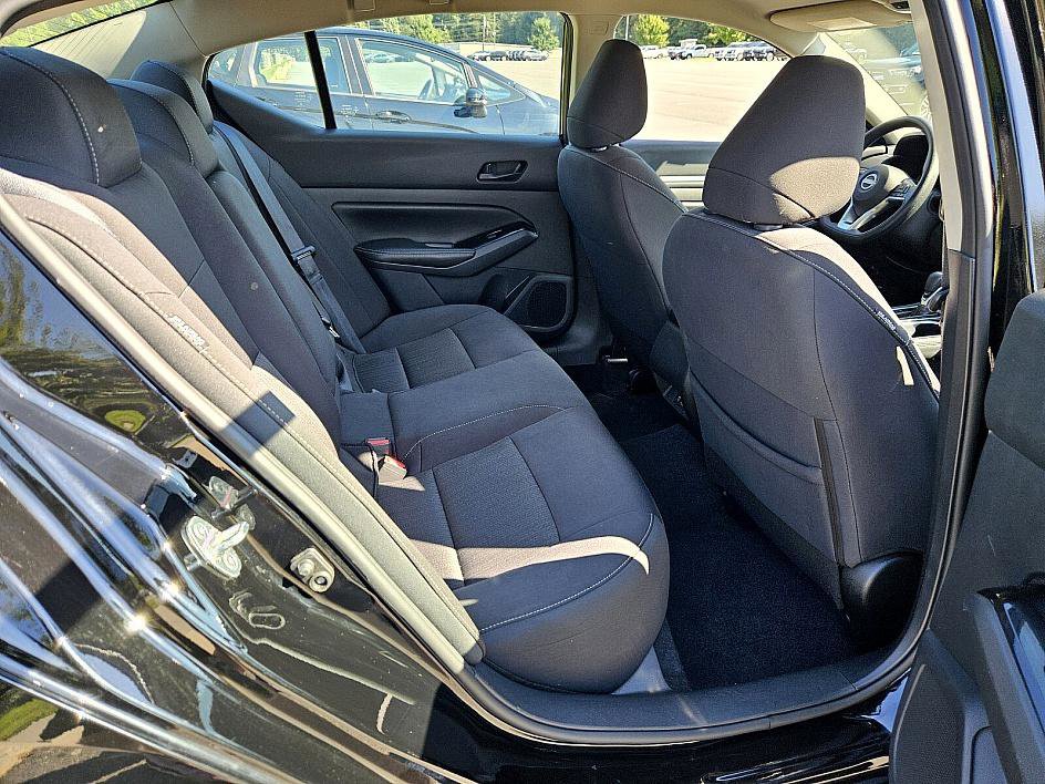 2023 Nissan Altima 2.5 SV photo 11