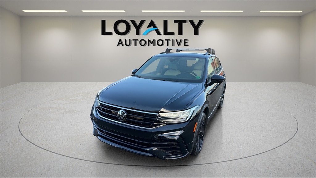 2024 Volkswagen Tiguan SE R-LINE BLACK's photo