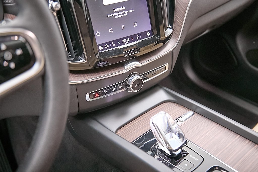 2023 VOLVO XC60 - Image 14