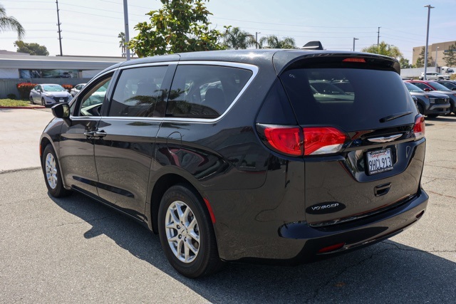 2023 Chrysler Voyager LX photo 5